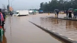 THIKA ROAD FLOODS: HOW HEAVY IT WAS FOR MOTORISTS TO USE THIKA SUPER HIGHWAY - Jitabi Suleiman