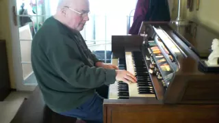 Mike Reed plays "5 sweet Sambas" in the style of Lenny Dee, on the Hammond Organ