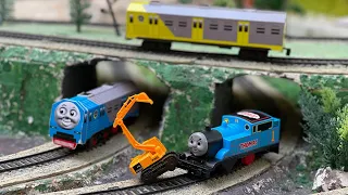 Merakit Mainan Kereta Api Thomas Menabrak Excavator Sampai Anjlok Terguling - Diorama Kereta Api