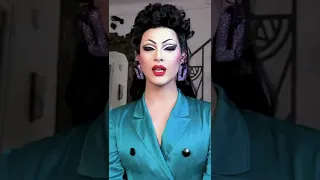 Violet Chachki reads Trixie Mattel in 4 words 🧵 #ThePitStop #Shorts
