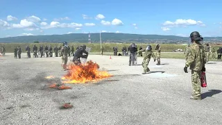 Ecco come i militari della Kfor si addestrano contro il lancio di molotov e attacchi con il fuoco