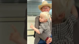 Japanese American Baby Benjamin meet grandparents at the airport 日系アメリカ人 ハーフ赤ちゃん 空港でジジババと再会