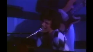 Queen - Bohemian Rhapsody (Live in Houston 12/11/77) - w/ opera sec vid v2