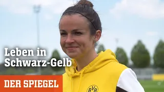 Erstes Frauenfußballteam des BVB: Leben in Schwarz-Gelb | DER SPIEGEL