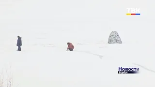 На Бердском заливе под лед провалился гонщик на мотосанях