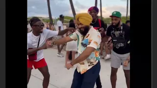 From Hip Hop To Bhangra This Sikh Man conquered Hearts On Miami Beach With His Dance Moves | Viral