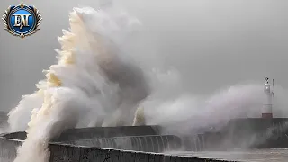 3 minutes ago! Unbelievable! Terrifying huge waves hitting the coast of Great Britain, New Haven