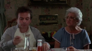 Dinner at mother's house - Goodfellas (1990)