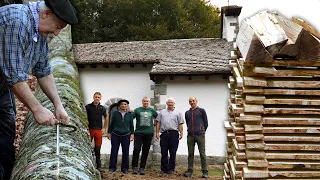 Reconstruction of a roof with 7,000 handcrafted slats obtained from the forest in 2021