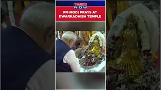 PM Narendra Modi Offers Prayers At Dwarkadhish Temple In Gujarat #shorts