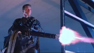 Терминатор изрешетил полицейские тачки.Терминатор 2 Terminator tests the machine gun