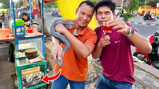 മൂർഖൻ പാമ്പിന്റെ ചോര കുടിച്ചപ്പോൾ | Indonesia Street Food | Cobra Snake BBQ Recipe