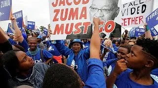 В ЮАР десятки тысяч человек требуют отставки президента