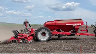 Horsch Maestro 12 CV.  Посев подсолнечника.  Демонстрация сеялки в поле.