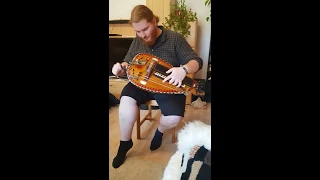 trying out a frind´s Nigout Hurdy Gurdy  (2019)