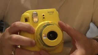 Fujifilm Instax Mini 9 - aparat typu Polaroid w sam raz na wakacje.
