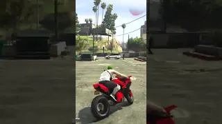 ОТБИВАЮСЬ и УГОНЯЮ от ПОЛИЦИИ в игре GTA 5 RP #shorts