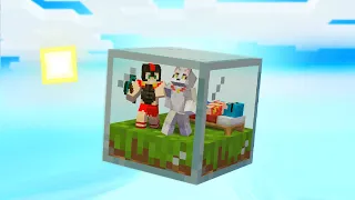 ¿Puedes sobrevivir DENTRO DE UN CUBO en MINECRAFT? 😱😂 Invictor