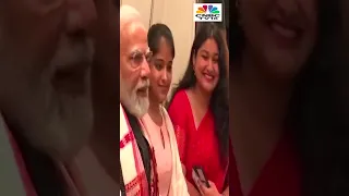 PM Modi Interacts With Students As He Boards Metro To Visit Delhi University  | CNBC TV18