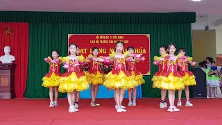 Giải nhất bài múa "Món quà tặng cô" do HS lớp 4A1 trường Tiểu học Đồng Sơn thể hiện