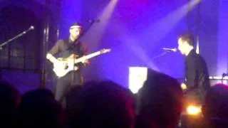 Chris Martin and Jonny Buckland - Fix You : Live at Little Noise