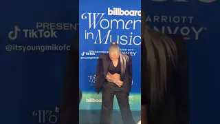 El Sexy outfit de Young Miko En Los Billboard Women in  Music