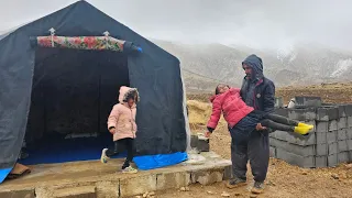 Bitter news from the hospital to the father of the nomadic family about the sick mother
