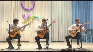 Трио гитаристов ( Поль Мориа - Менуэт )