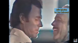 Julio Iglesias emocionado al ver a su padre subir al escenario. Un canto a Galicia Chile 11 feb 1977