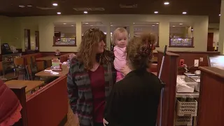 Waitress at Denny's helps family