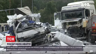 На трасі "Київ-Одеса" сталась аварія за участю двох вантажівок та мікроавтобуса