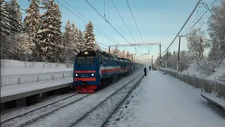 Тепловоз 2ТЭ25КМ-0443 "БалтТрансСервис" с грузовым поездом, о.п. Прибытково