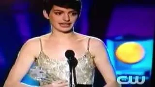 Anne Hathaway corrects the spelling of her name #shorts #short