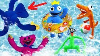 Huggy Wuggy, Rainbow Friends at a Pool party in real life
