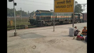 Departure of Bapudham Superfast Express from Varanasi City..... Muzaffarpur - Manduadih (BANARAS)