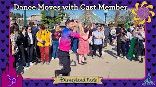 [Disneyland Paris] Cast Member Raphaël teaches guests dance moves on 'Ready for the Ride' 24-03-2022