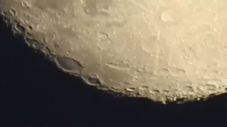 Guy Uses Camera to Zoom in on Moon | Nikon P900