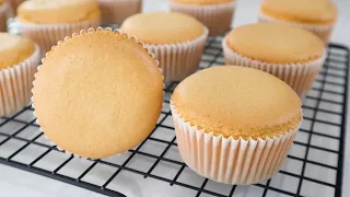 Perfect without Crack! If you have Condensed Milk, It's amazing to make Cupcakes! Easy & Delicious