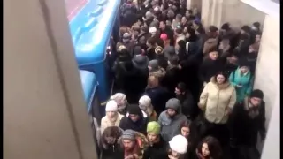 Коллапс в метро  Станция Крещатик час пик метро Киев