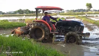 traktor kubota mulai mengolah tanah