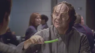 Phlox steals food and schools T'pol on Vulcan philosphy