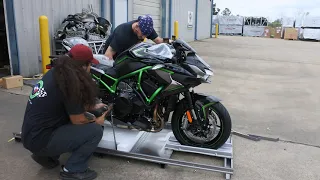 Mainland's Unboxing of the new Supercharged 2020 Kawasaki Z H2