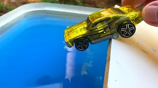 Smaller Diecast Cars Sliding Into The Water - Diecast model Cars Moving Into Water