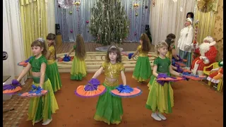 Танец "Восточных красавиц на Новый год в детском саду" в исполнении девочек 6-7 лет