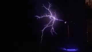 DRSSTC - levan polkka (Tesla coil music)