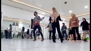 NEW ROCKABYE - chor. SANTI AYLETT & SAKIRA KIDD (INA), Demo by. Line dance lovers karawang.