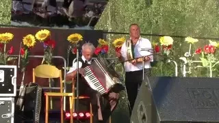 "Na morzu burza hula"  wspaniałe wykonanie przez harmonistę Stefana Nowaczka - Strych 2015