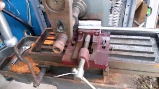 Cutting a keyway on a KENT-OWENS Horizontal Milling machine