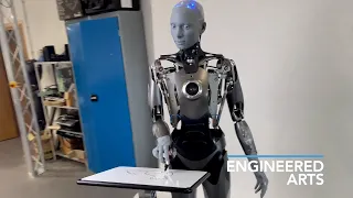 El robot humanoide más avanzado del mundo intentó dibujar un gato y casi lo logra