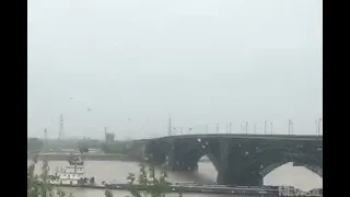 WATCH: Boat crashes into Eads Bridge